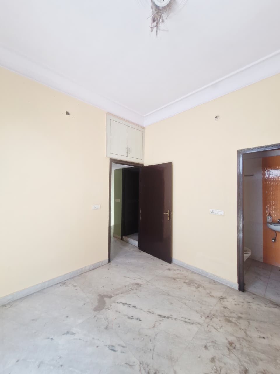 Plot in Near Hayyat 🏨 Hotel Manserover