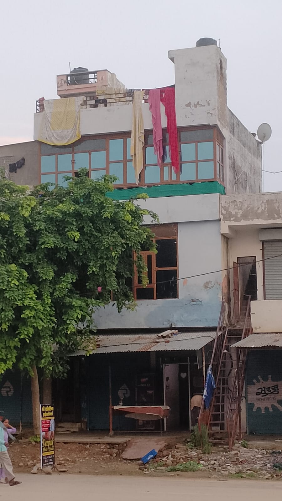 Plot in Main Ring Road Ki Service Road 🛣️